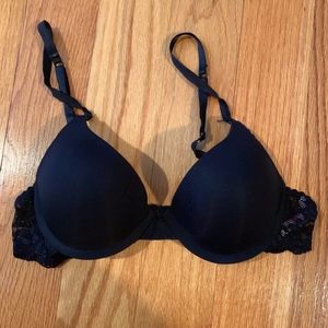 Candie's Underwire Black Lace Padded Bra. 34B.